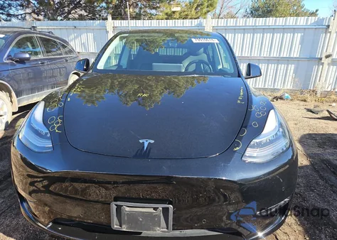 2022 Tesla Model Y from USA, damaged, VIN 7SAYGDEE4NF368655